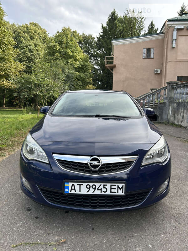 Хэтчбек Opel Astra 2010 в Калуше