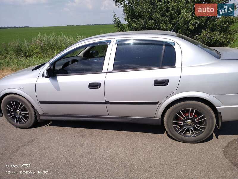 Седан Opel Astra 2001 в Ичне