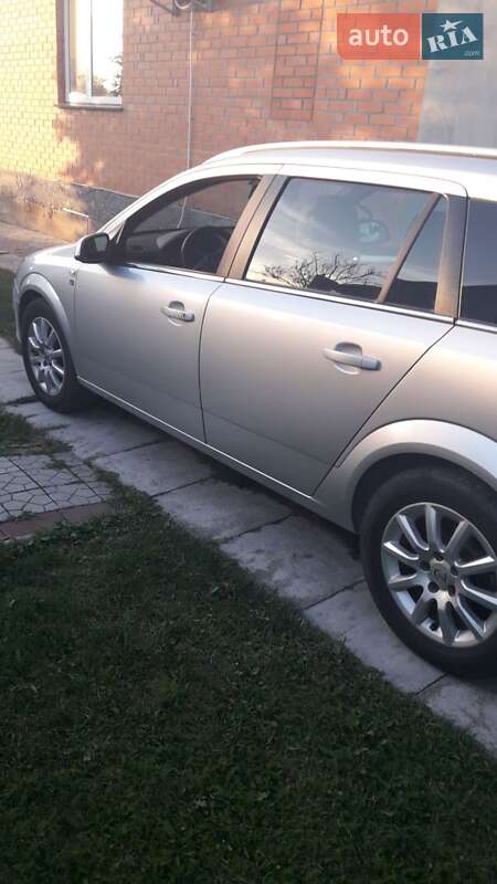 Універсал Opel Astra 2010 в Бердичеві