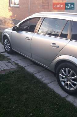 Универсал Opel Astra 2010 в 