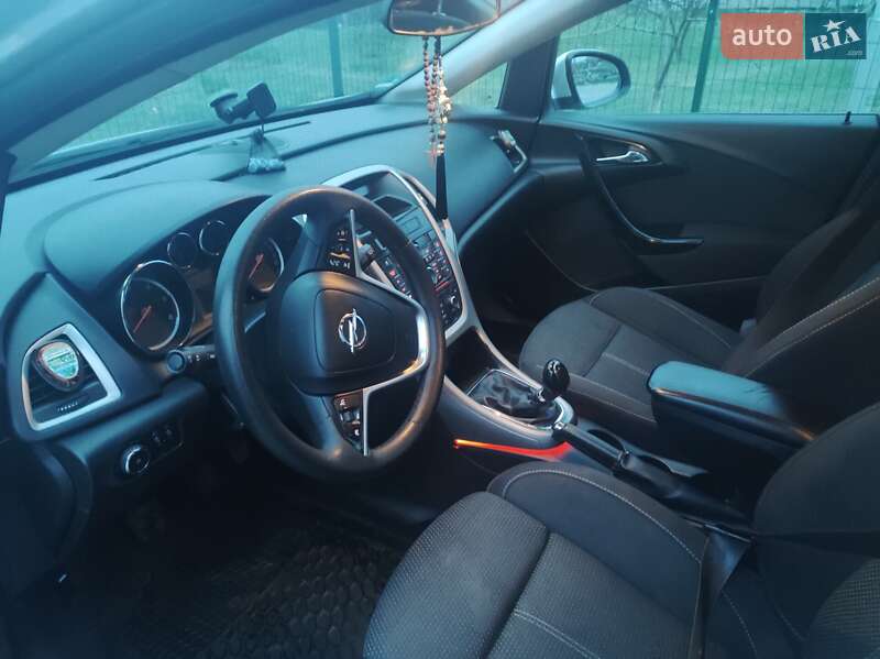 Универсал Opel Astra 2012 в Львове