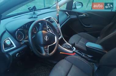 Универсал Opel Astra 2012 в 