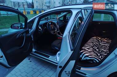 Универсал Opel Astra 2012 в 