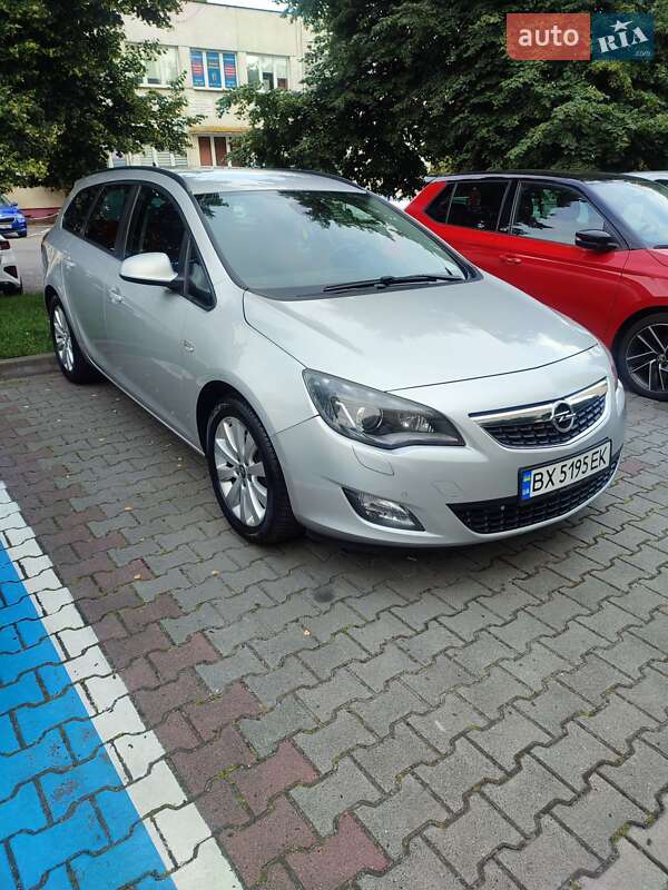 Opel Astra 2011