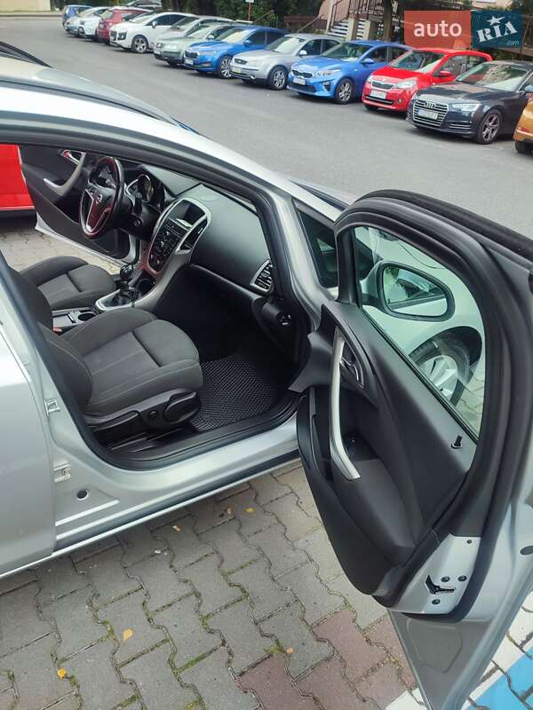 Універсал Opel Astra 2011 в Хмельницькому