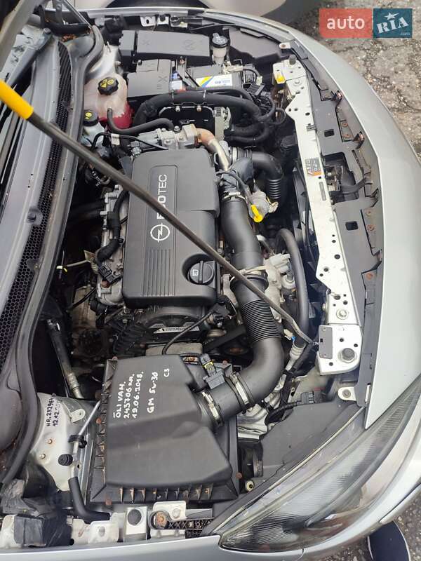 Універсал Opel Astra 2011 в Хмельницькому