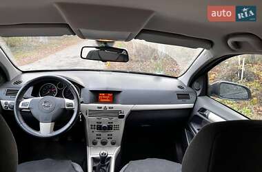 Хэтчбек Opel Astra 2007 в 