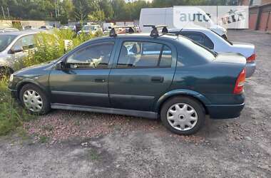 Седан Opel Astra 2004 в Киеве