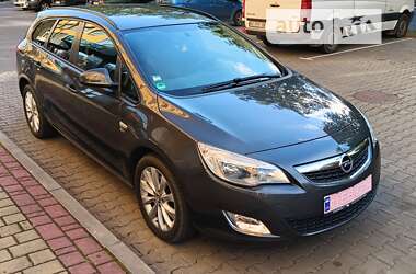 Універсал Opel Astra 2012 в Луцьку