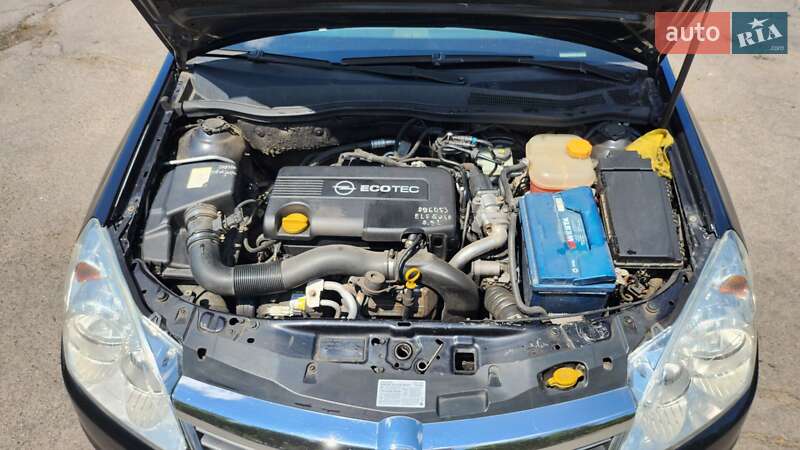 Хетчбек Opel Astra 2007 в Горішніх Плавнях
