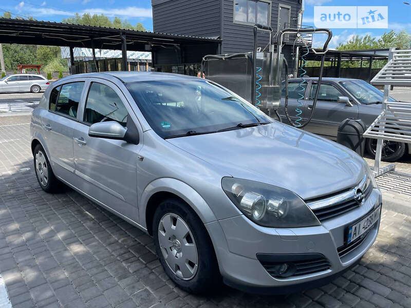 Хэтчбек Opel Astra 2006 в Звягеле