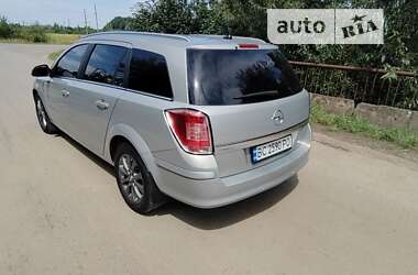 Универсал Opel Astra 2010 в Львове