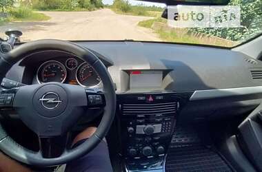 Универсал Opel Astra 2010 в Львове