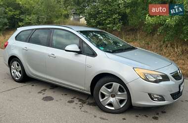 Универсал Opel Astra 2011 в 