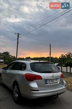 Универсал Opel Astra 2011 в 