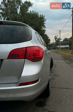 Универсал Opel Astra 2011 в 