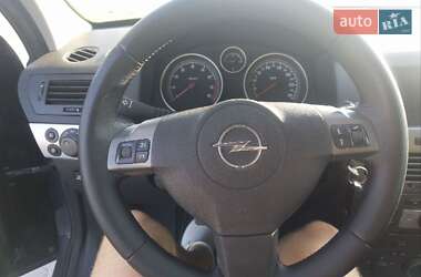 Хэтчбек Opel Astra 2006 в 
