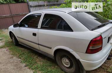 Хэтчбек Opel Astra 2000 в Тростянце