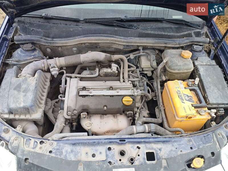 Хэтчбек Opel Astra 2008 в Ямполе