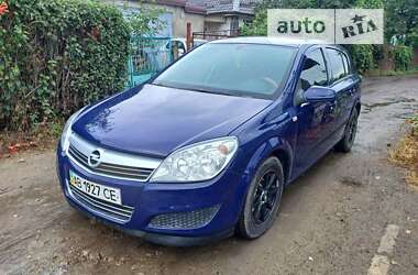 Хэтчбек Opel Astra 2008 в Ямполе