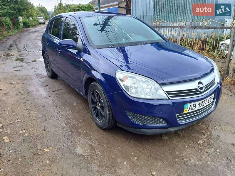 Хэтчбек Opel Astra 2008 в Ямполе