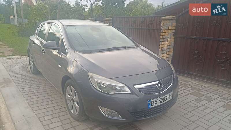 Хэтчбек Opel Astra 2012 в Каменец-Подольском