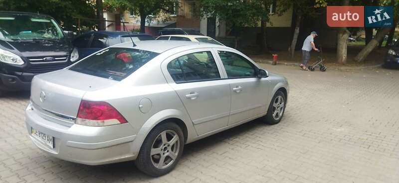 Седан Opel Astra 2008 в Чернівцях