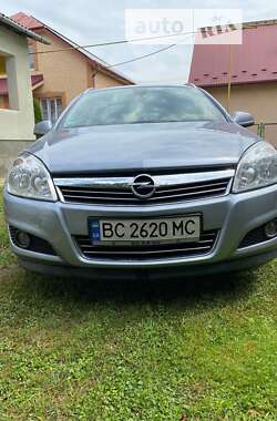 Універсал Opel Astra 2010 в Львові