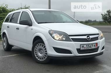 Универсал Opel Astra 2010 в Ровно