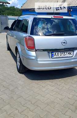 Універсал Opel Astra 2010 в Лозовій