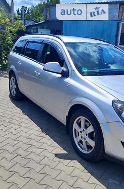 Універсал Opel Astra 2010 в Лозовій