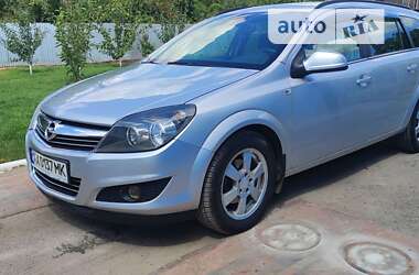 Універсал Opel Astra 2010 в Лозовій