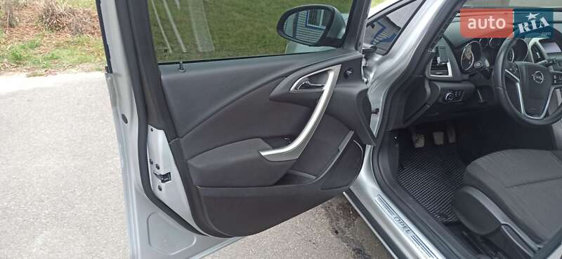 Хэтчбек Opel Astra 2010 в Борзне