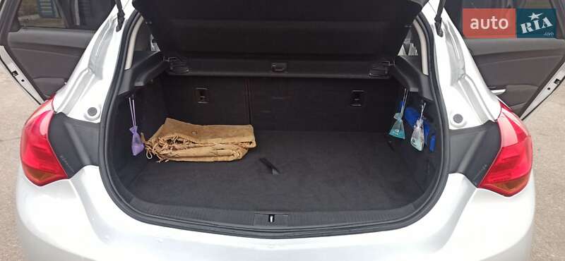 Хэтчбек Opel Astra 2010 в Борзне