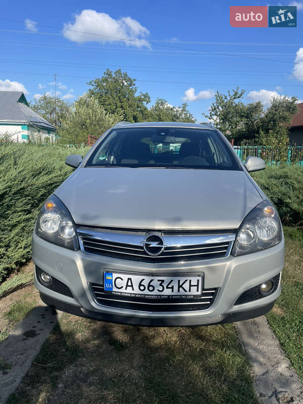 Універсал Opel Astra 2010 в Умані