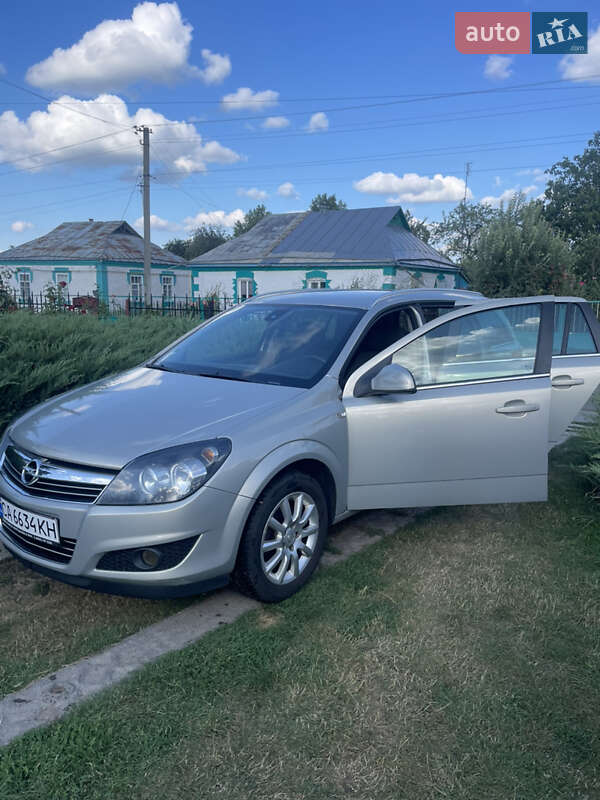 Універсал Opel Astra 2010 в Умані