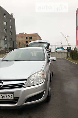 Універсал Opel Astra 2007 в Рівному