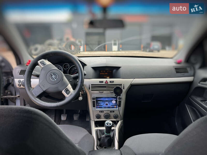 Хэтчбек Opel Astra 2007 в Житомире