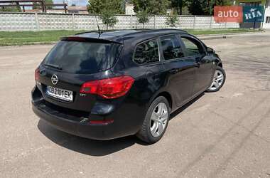 Універсал Opel Astra 2011 в Чернігові