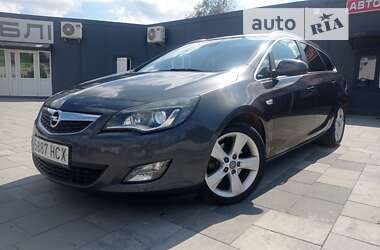 Універсал Opel Astra 2011 в Дрогобичі