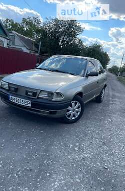 Седан Opel Astra 1996 в Межевой