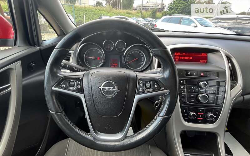 Универсал Opel Astra 2011 в Стрые
