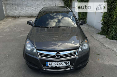 Універсал Opel Astra 2010 в Дніпрі