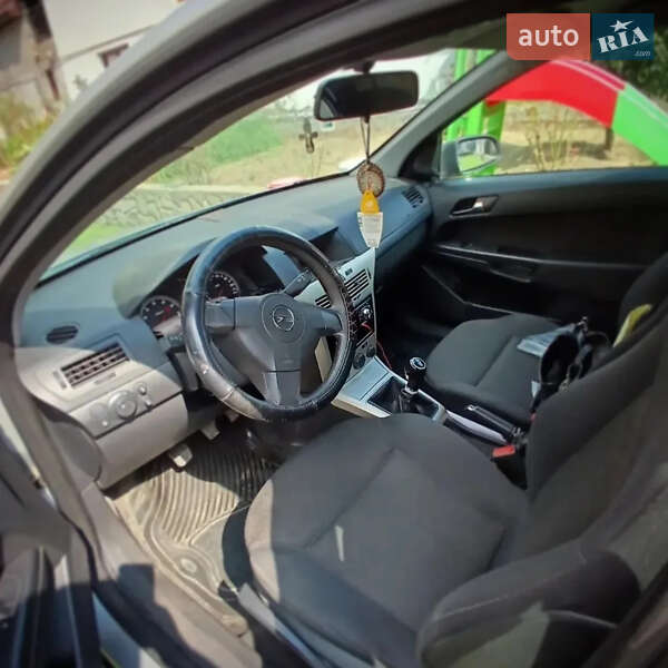 Хетчбек Opel Astra 2008 в 