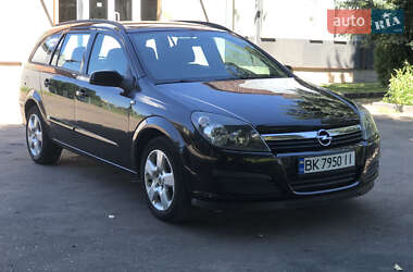 Универсал Opel Astra 2006 в Дубно