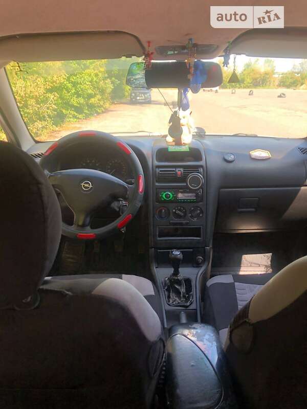 Седан Opel Astra 2006 в 