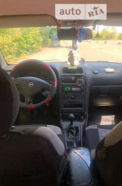 Седан Opel Astra 2006 в 