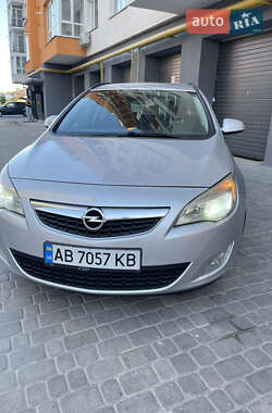 Універсал Opel Astra 2011 в Вінниці