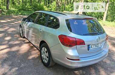 Універсал Opel Astra 2012 в Івано-Франківську