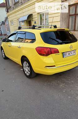 Универсал Opel Astra 2014 в Львове